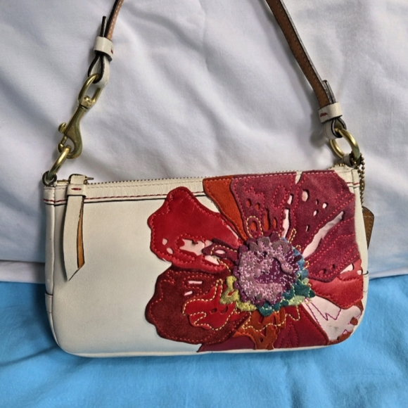 Coach 9291 Leather Red Flower Small Shoulder Handbag Purse - Picture 1 of 9